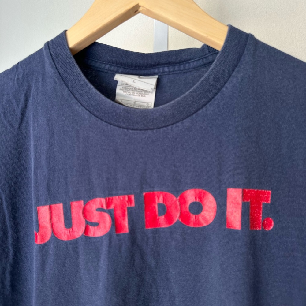 ✔️ Vintage Nike T-Shirt in Size L